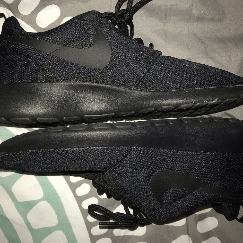 Nike Roshe Run Triple Black